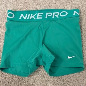 Women’s Green Nike Pro Biker Shorts 3” Size Medium